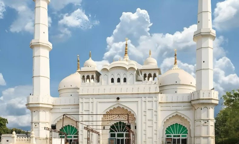 Teele Wali Masjid, Lucknow, Uttar Pradesh - Vushii.com